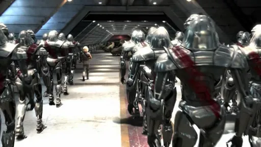 Filas de centuriones cylon desfilando por un hangar en Battlestar Galactica